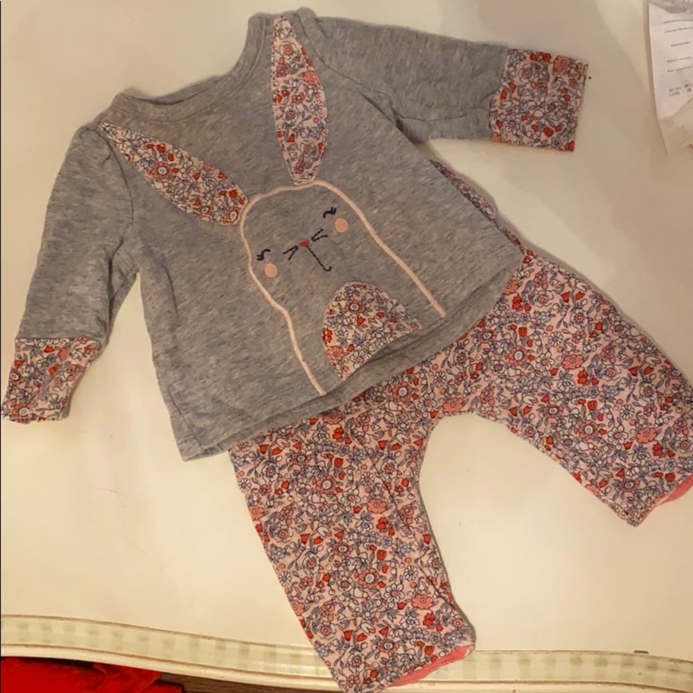 Baby Gap Matching set Long sleeve/ pants w bunny